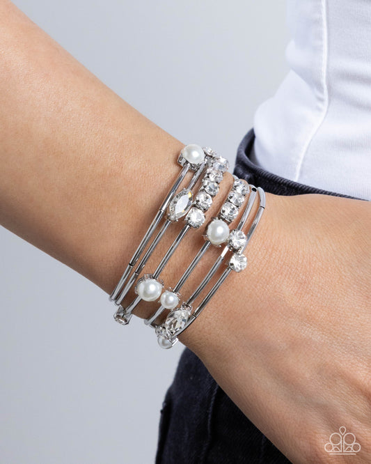 Paparazzi - Showtime Sparkle - White Bracelet #B241