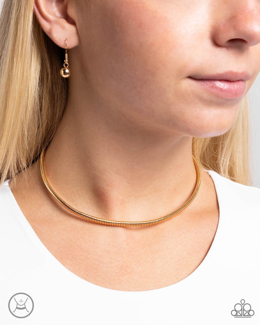 Paparazzi - Captivating Choker - Gold Necklaces #2199
