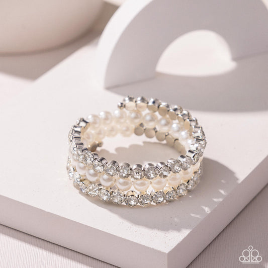 Paparazzi - Grandiose Glitz - White Bracelets #B239