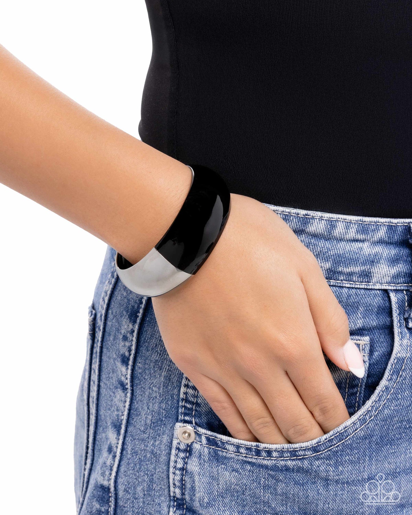 Paparazzi - Painted Paramount - Black Bracelet #1129