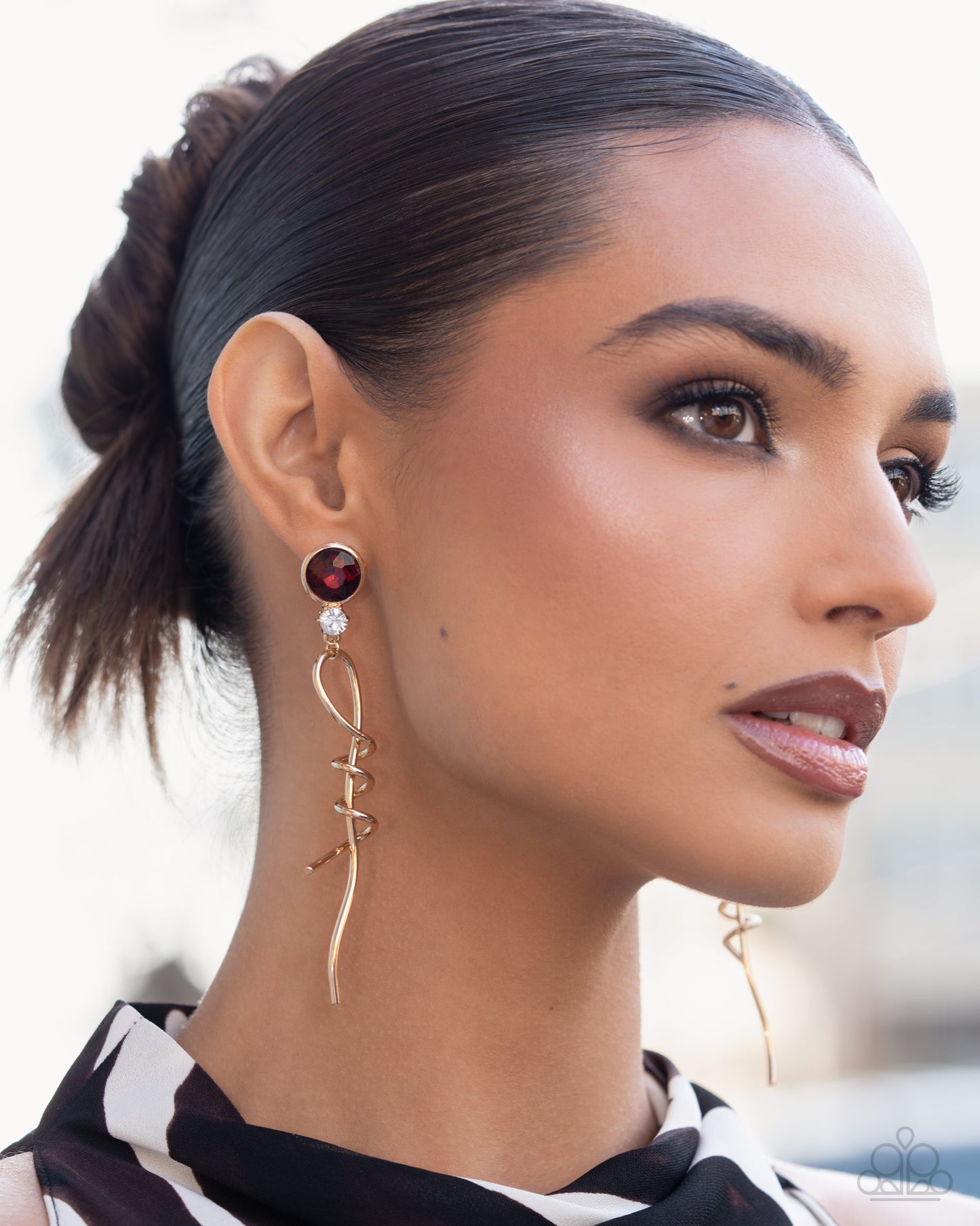 Paparazzi - Pretty Pirouette - Brown Earrings #0720