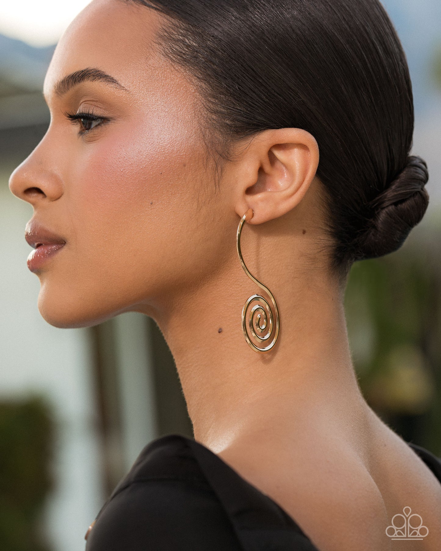 Paparazzi - Spiral Showcase - Gold Earrings #2011