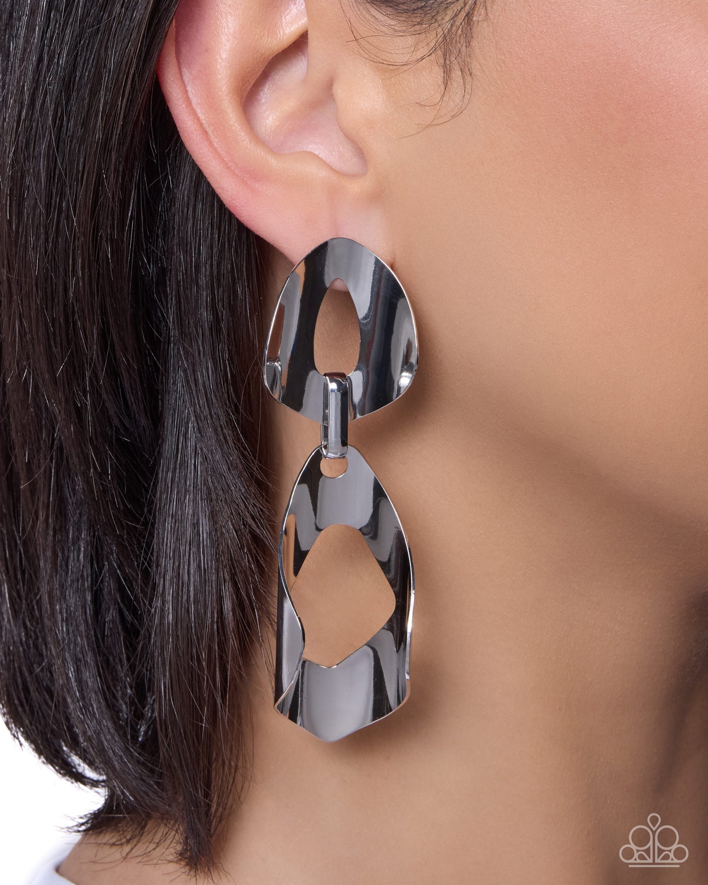 Paparazzi - Iconic Illusion - Silver Earrings #1795