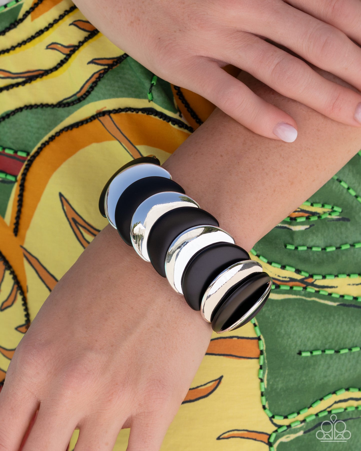 Paparazzi - Sleek Surprise - Black Bracelet #0573