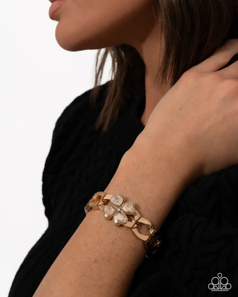 Paparazzi - Chic Clover - Gold Bracelet #B223