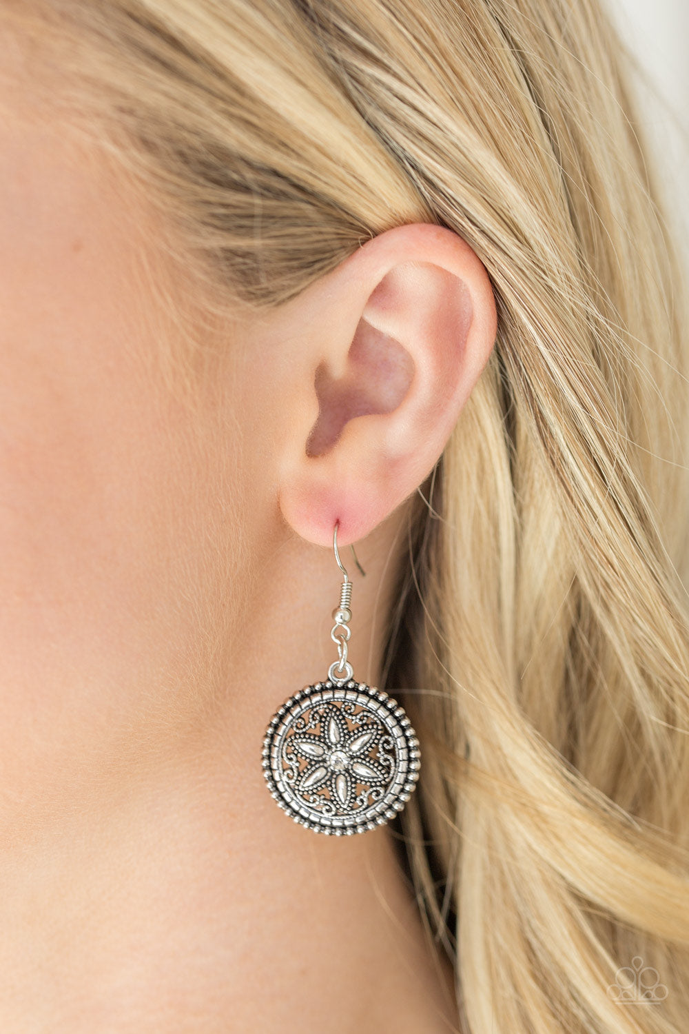 Paparazzi - Written In The STAR LILIES - White Necklaces #0212