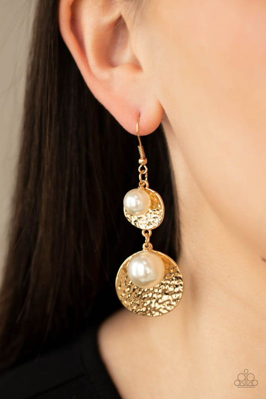 Paparazzi - Pearl Dive - Gold Earrings #1933