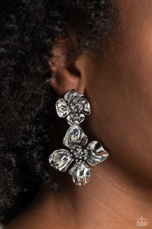 Paparazzi - Gilded Grace - Silver Earrings #2066