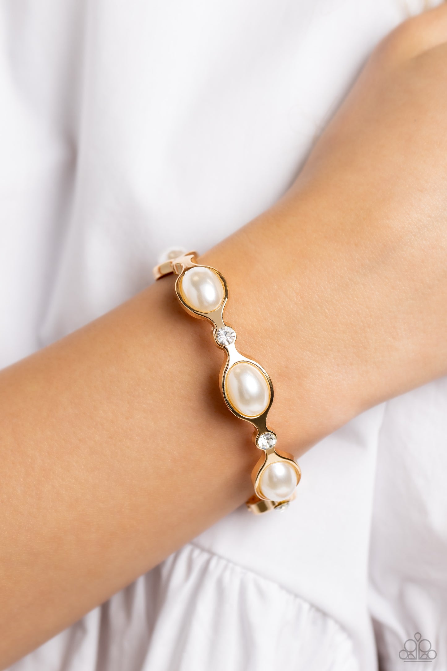 Paparazzi - Are You Gonna Be My PEARL? - Gold Bracelets #0597