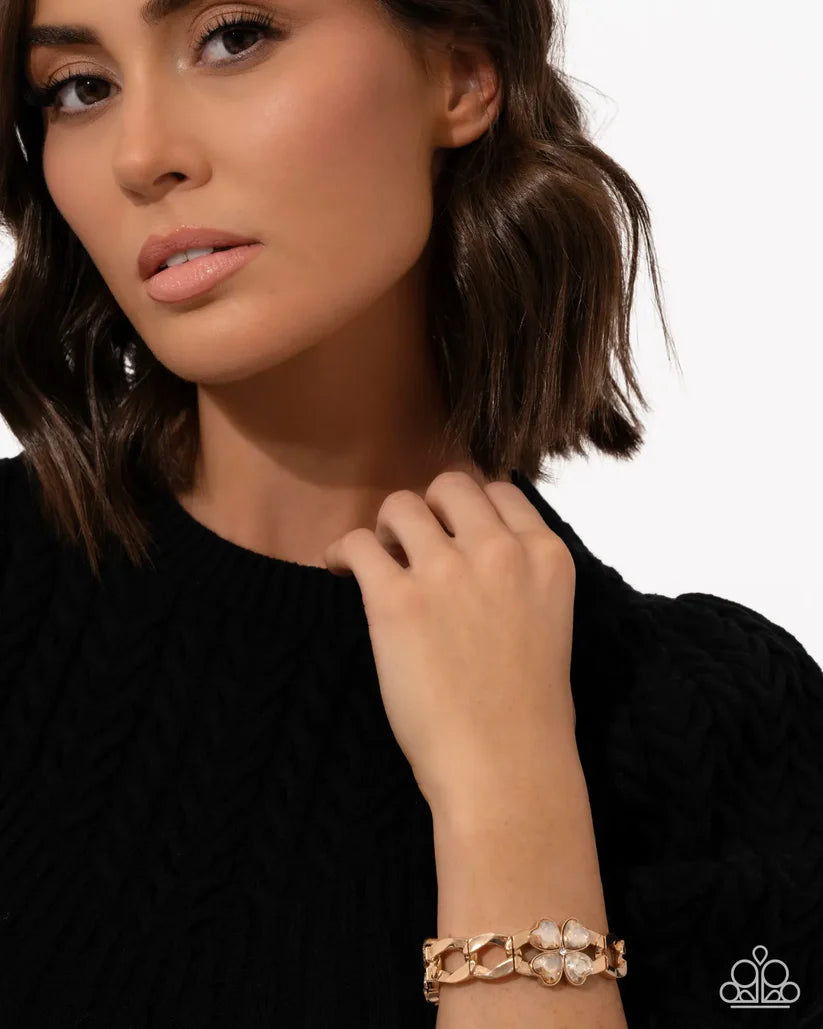 Paparazzi - Chic Clover - Gold Bracelet #B223