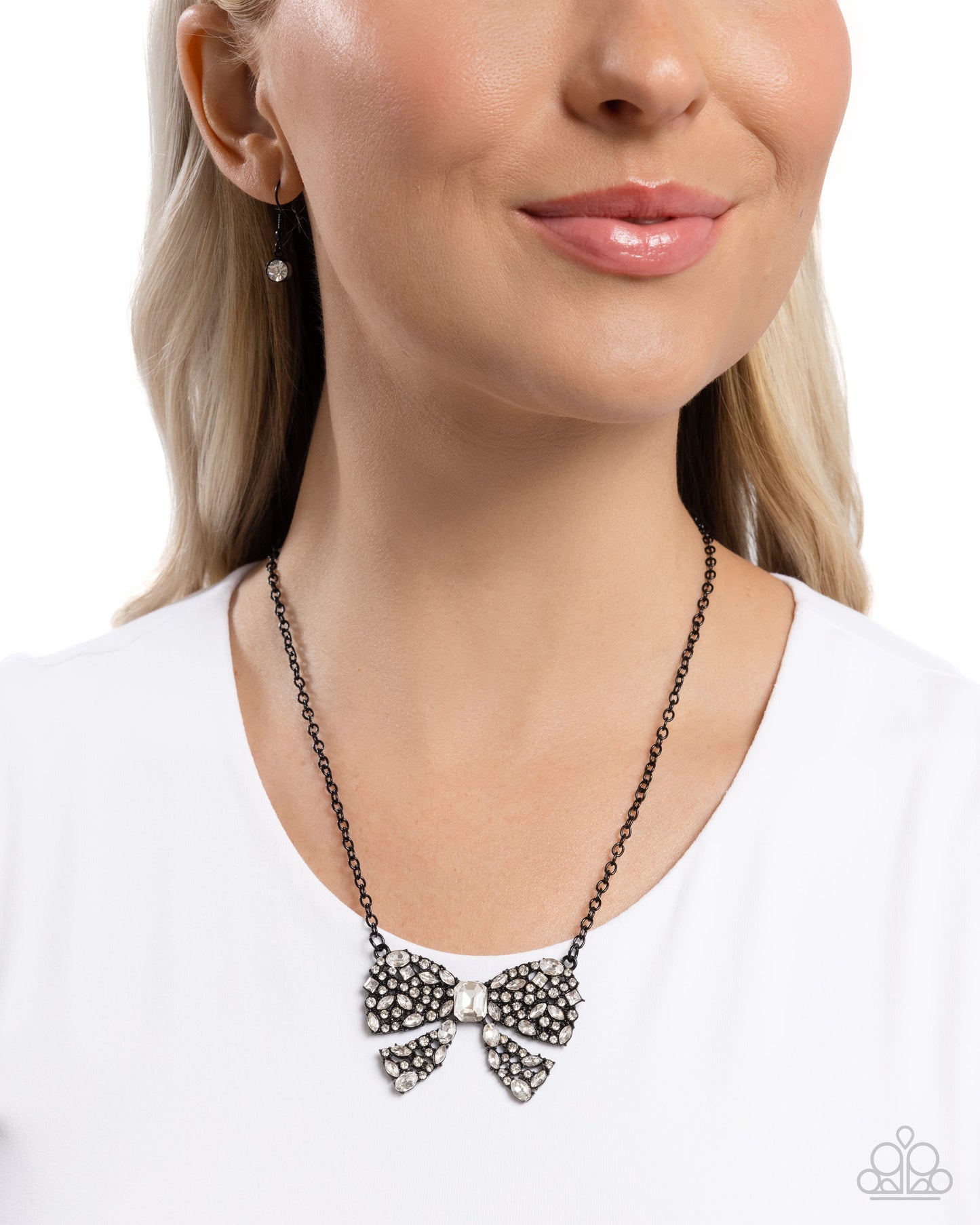 Paparazzi - Bewitching Bow - Black Necklaces #2378