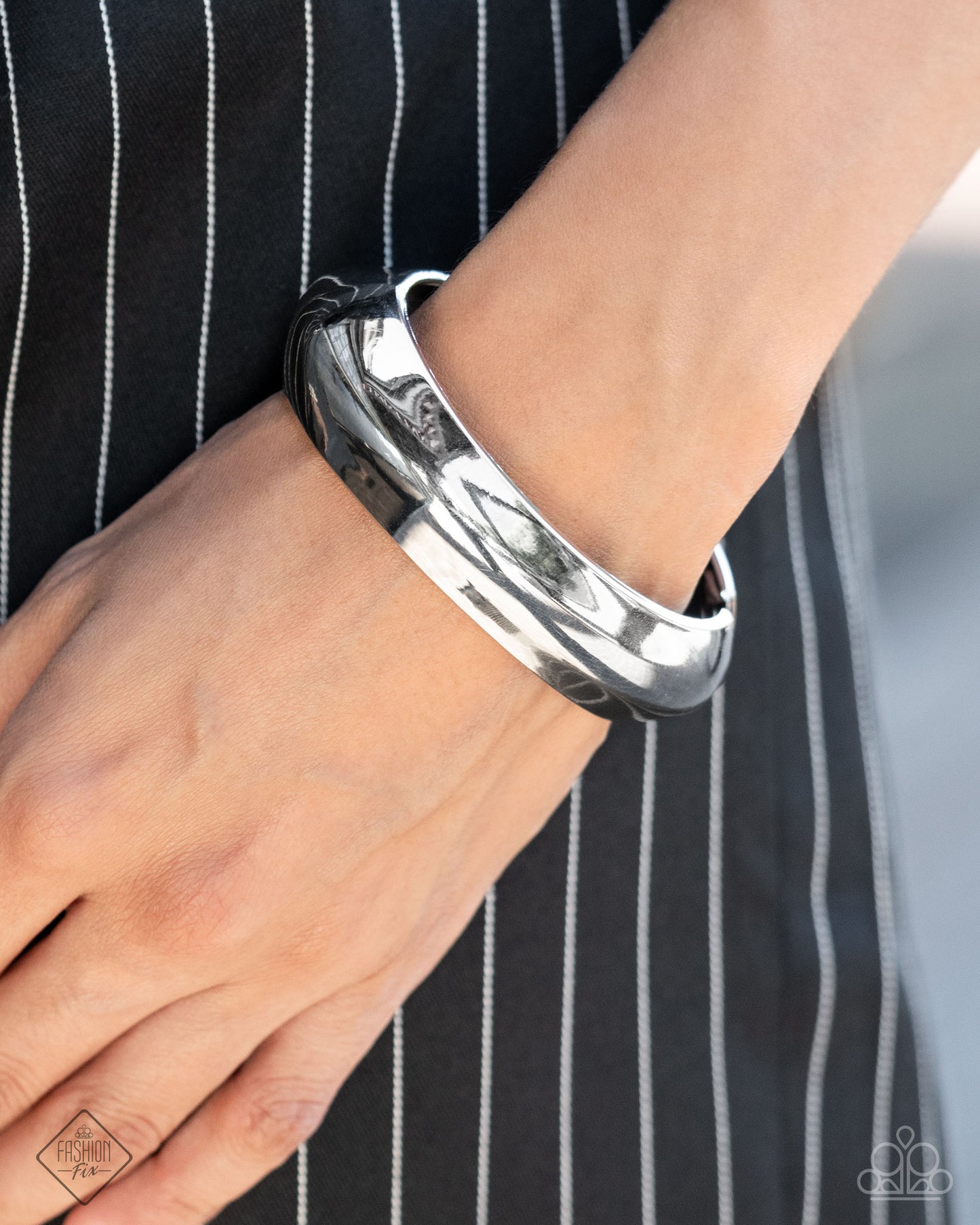 Paparazzi - Rainy Refulgence - Silver Bracelet #B188