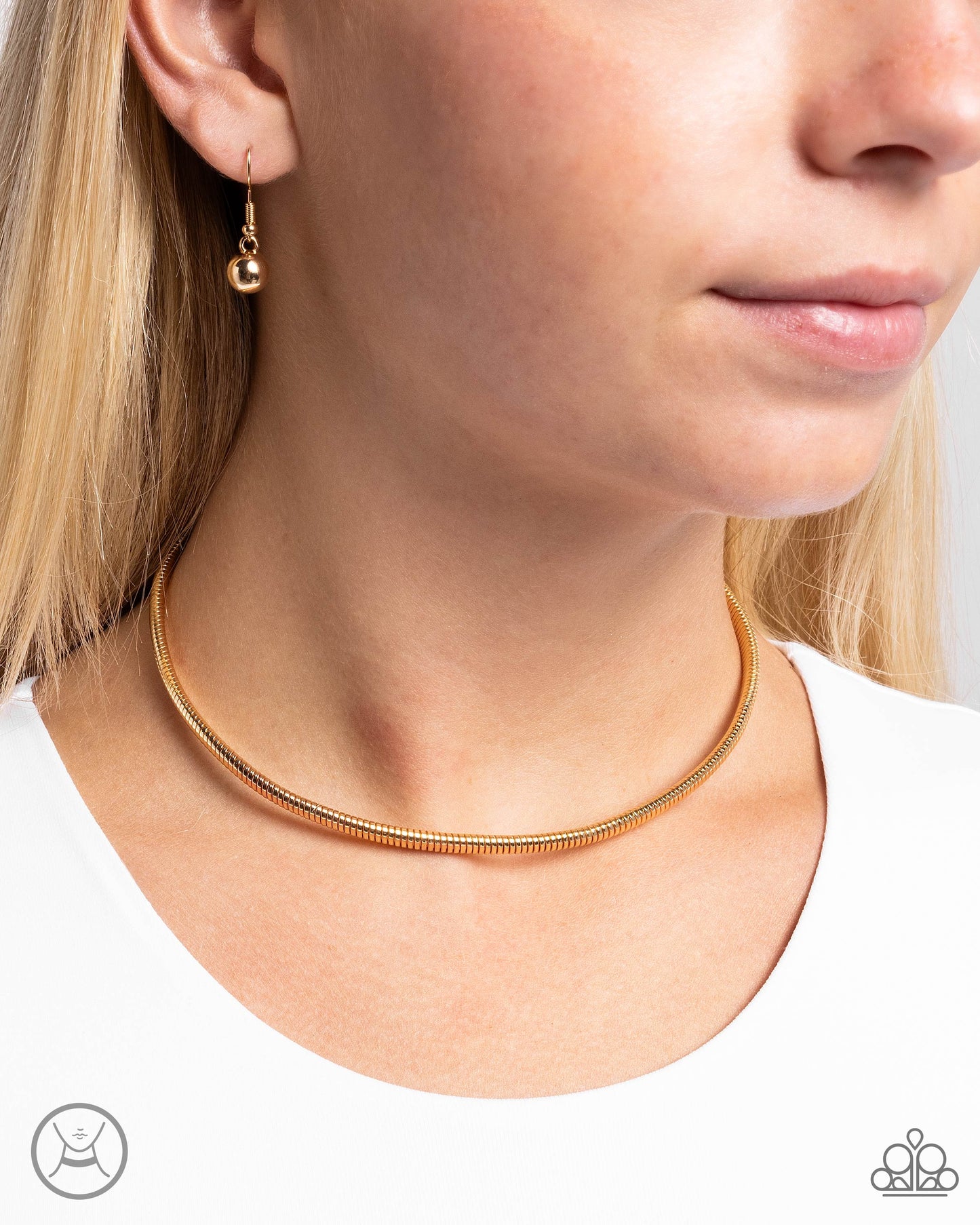 Paparazzi - Captivating Choker - Gold Necklaces #2199
