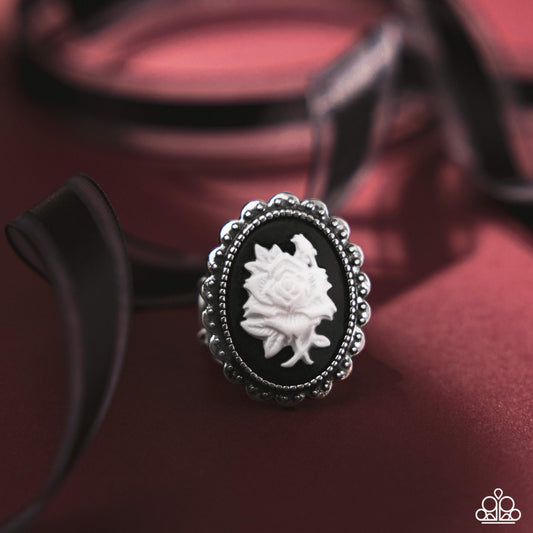 Paparazzi - Beautiful Bloom - White Rings  #R115