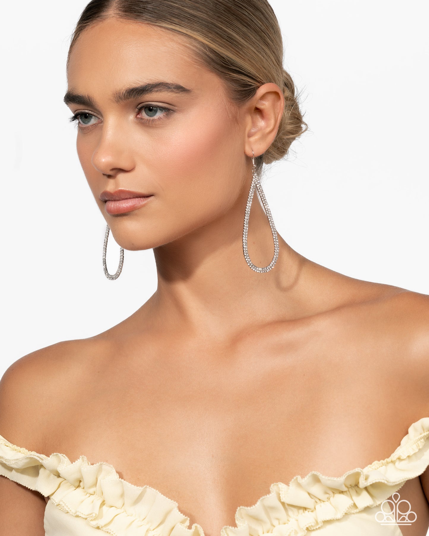 Paparazzi - Traditional Twinkle - White Earrings  #2275