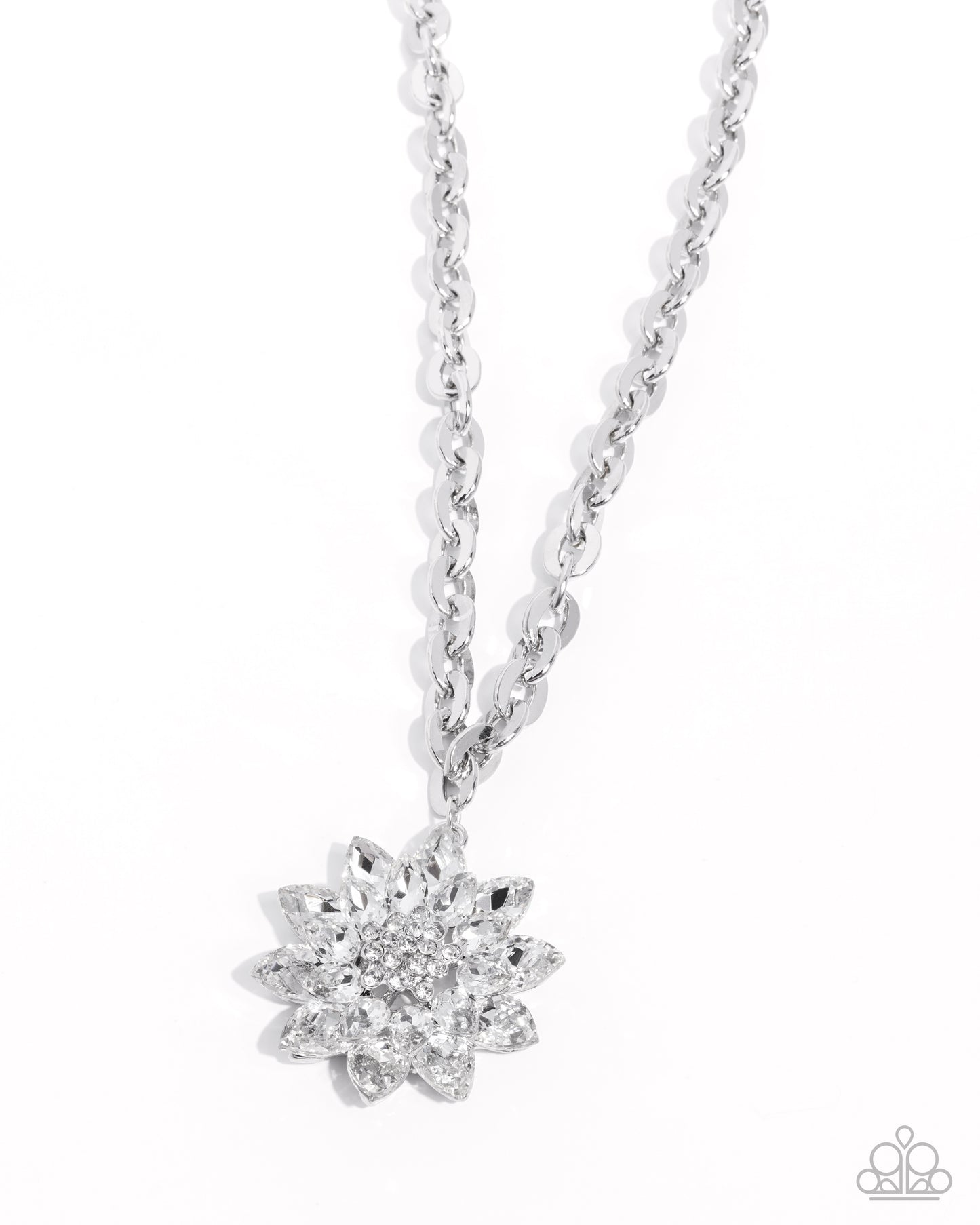 Paparazzi - Glamorous Garden - White Necklace #0078