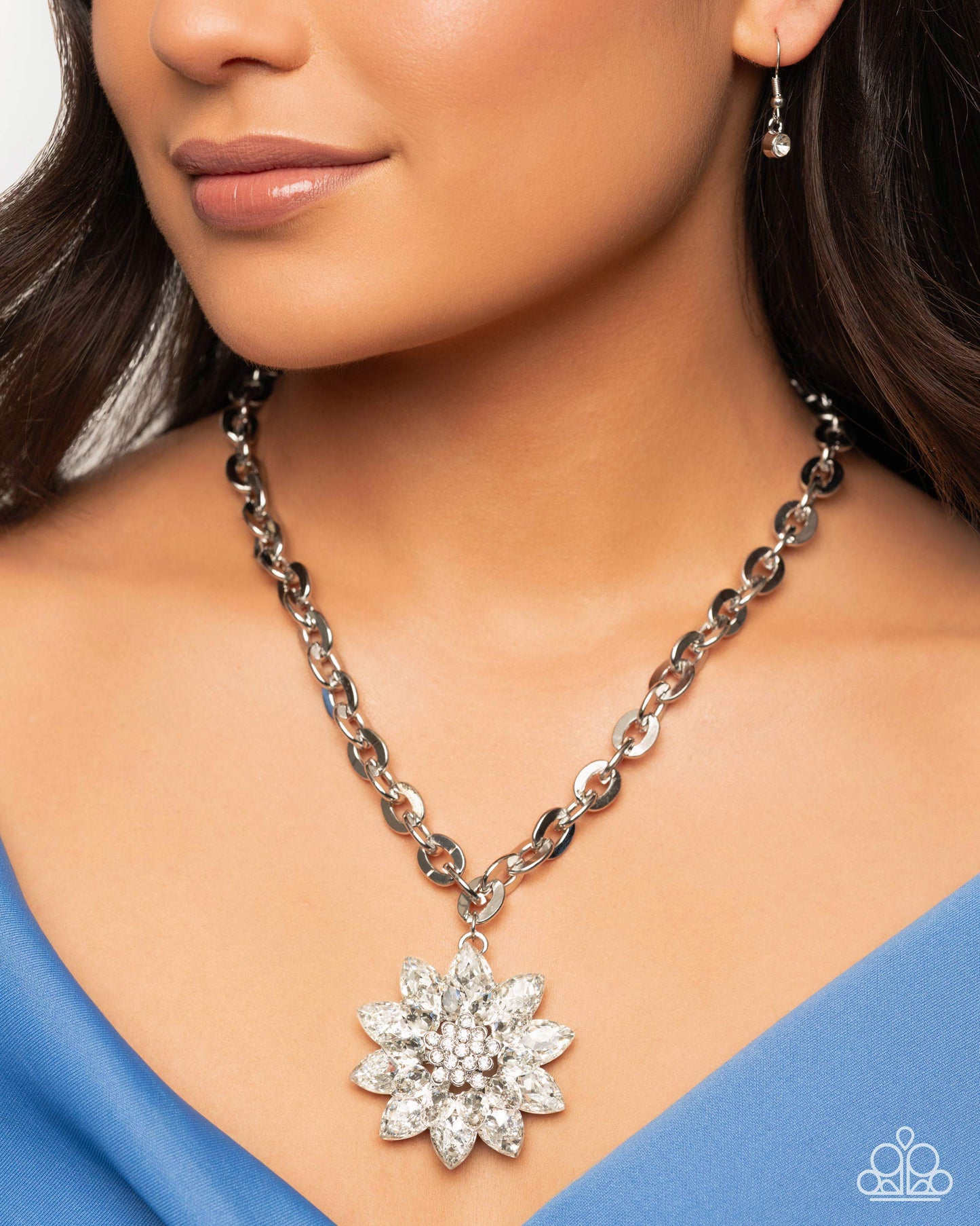 Paparazzi - Glamorous Garden - White Necklace #0078