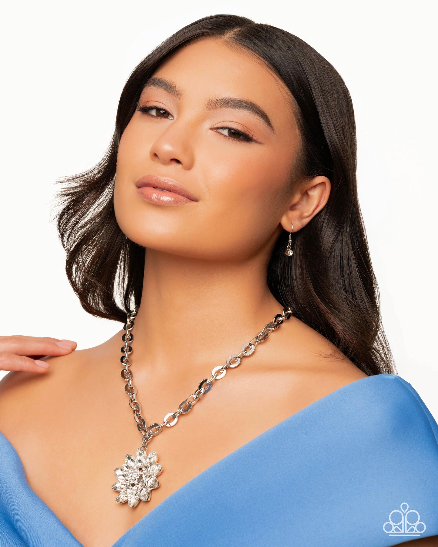 Paparazzi - Glamorous Garden - White Necklace #0078