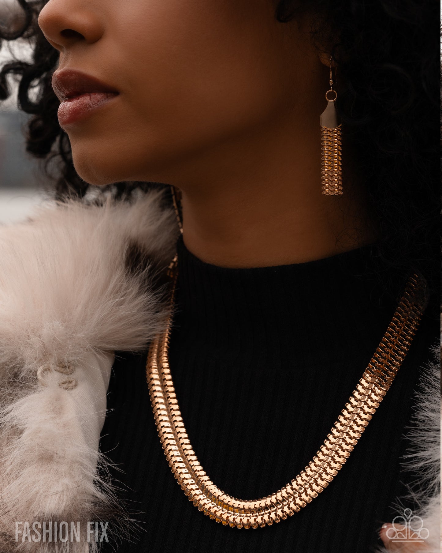 Paparazzi - Sassy Staging - Gold Necklace #2106