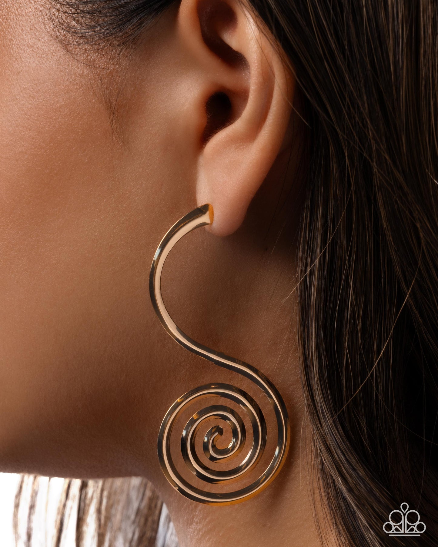 Paparazzi - Spiral Showcase - Gold Earrings #2011