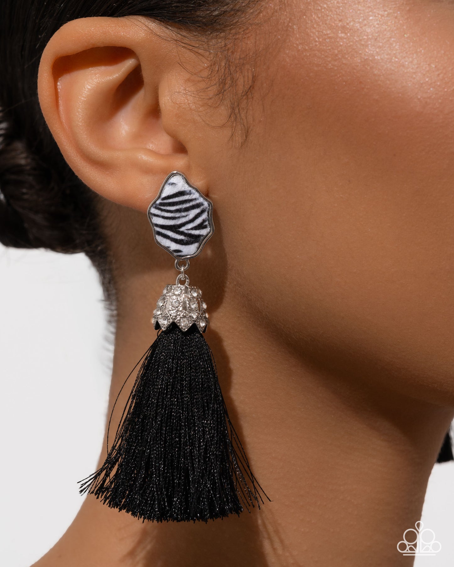 Paparazzi - Iconic Zebra - Black Earrings #0846