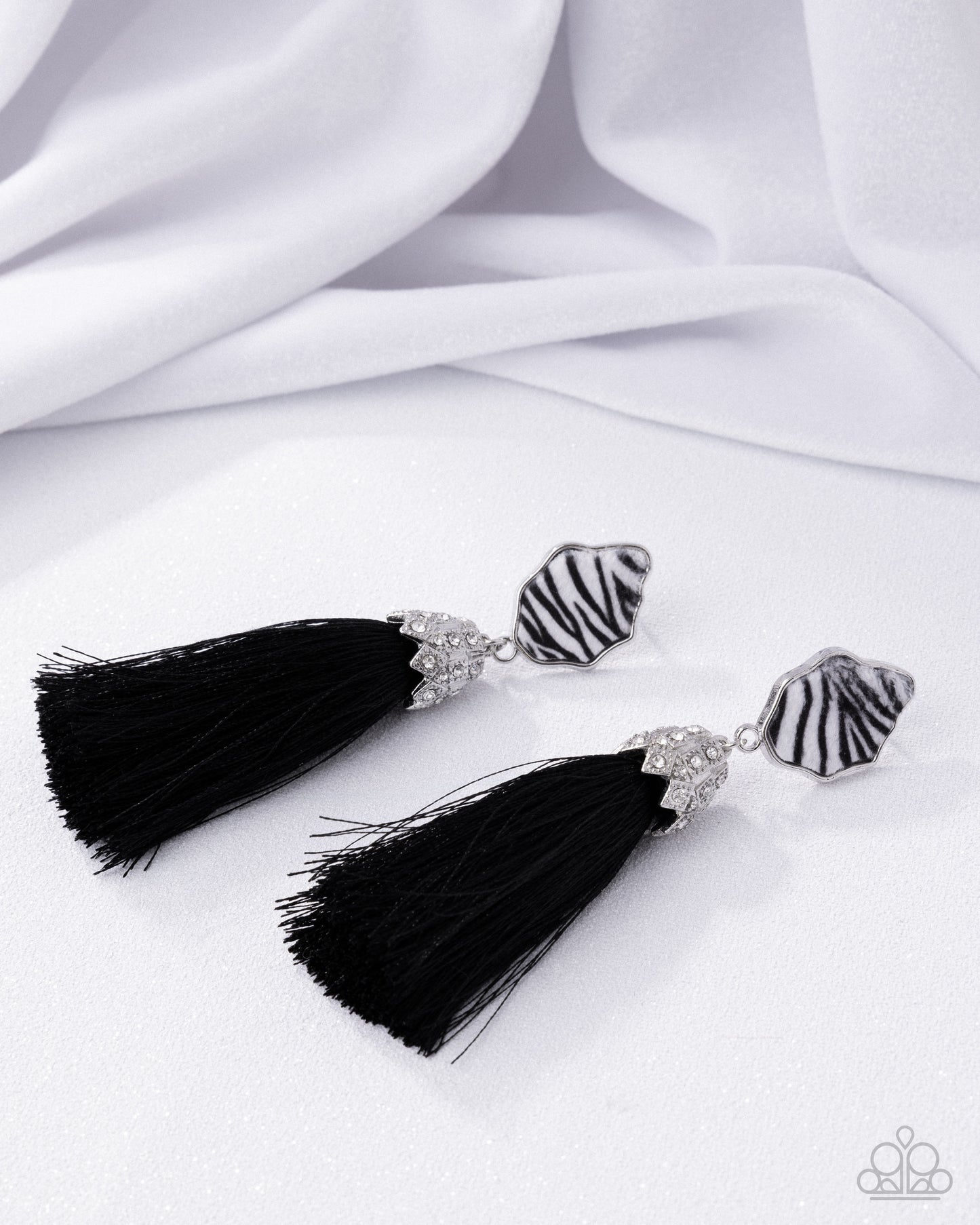 Paparazzi - Iconic Zebra - Black Earrings #0846