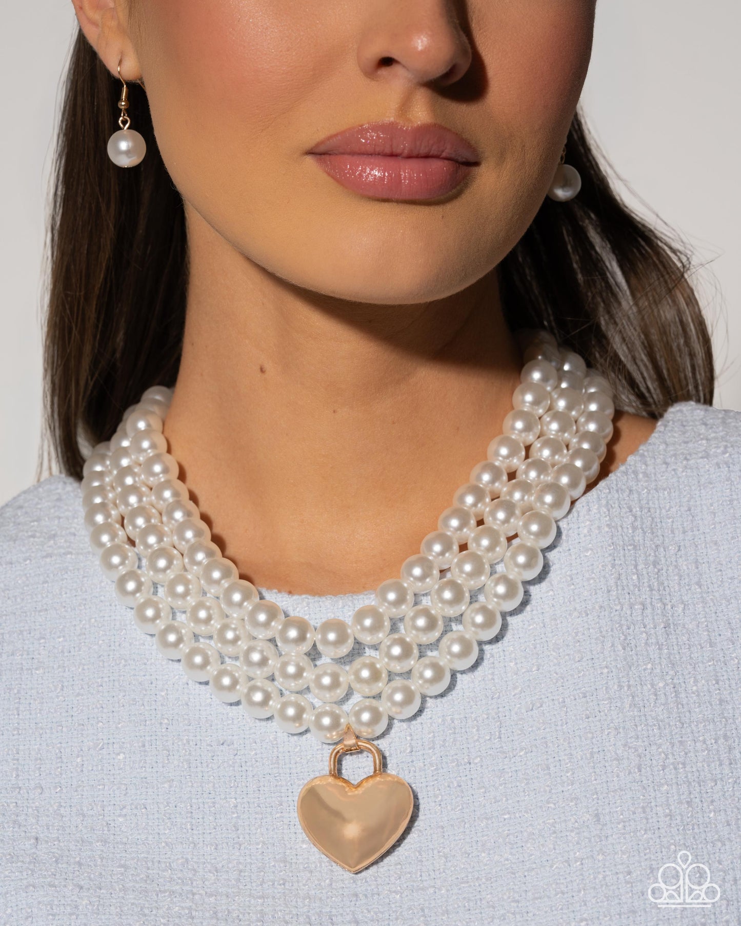 Paparazzi - Lustrous Look - Gold Necklaces #0424