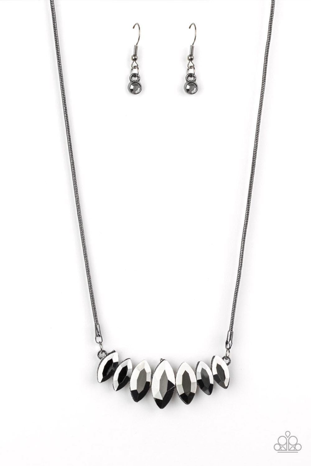 Paparazzi - Leading Lady - Black Necklaces  #0310