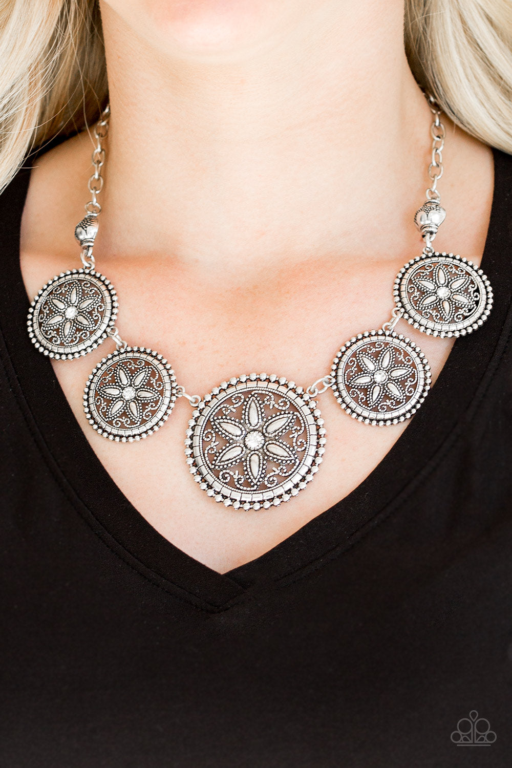 Paparazzi - Written In The STAR LILIES - White Necklaces  #0212