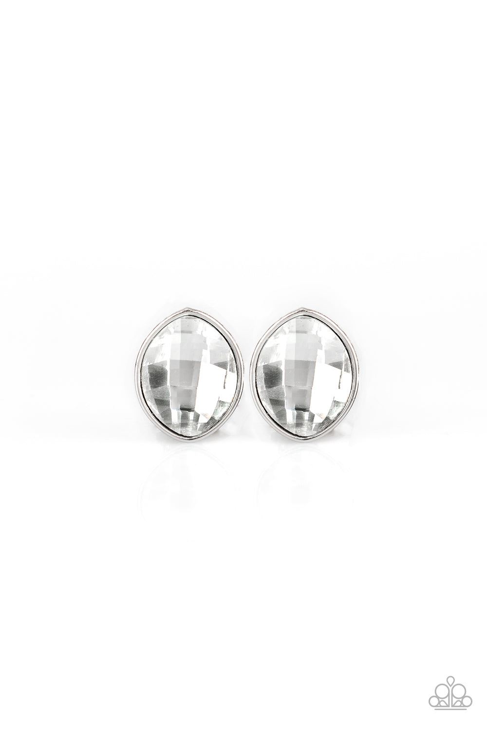 Paparazzi - Movie Star Sparkle - White Earrings O/D #018