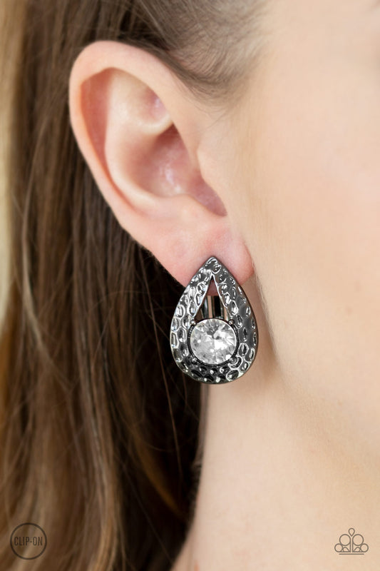 Paparazzi - Elite Edge - Black Earrings O/D #023