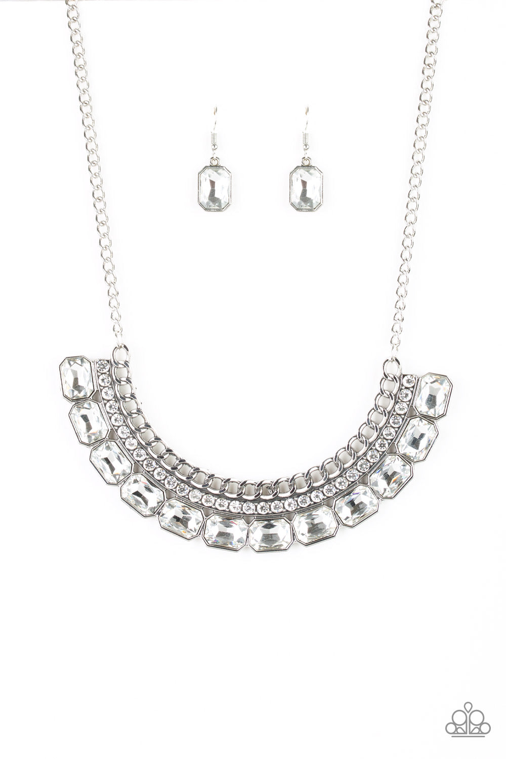 Paparazzi - Killer Knockout - White necklaces  #2374