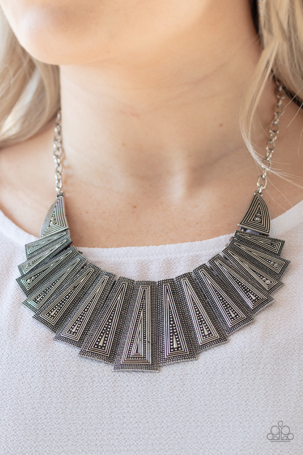 Paparazzi Accessories - Metro Mane - Silver Necklace  #0164