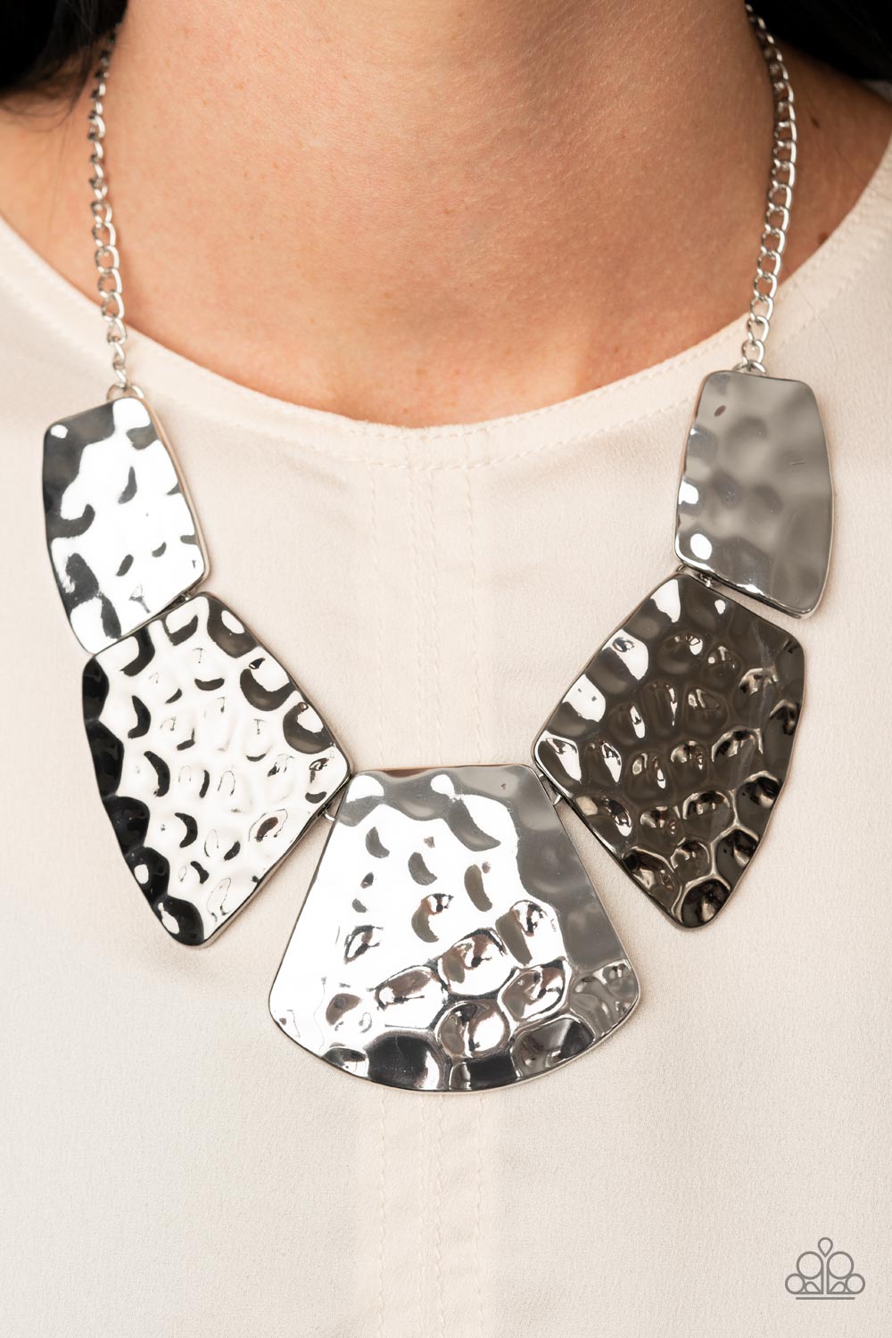 Paparazzi - HAUTE Plates - Silver Necklaces #0192