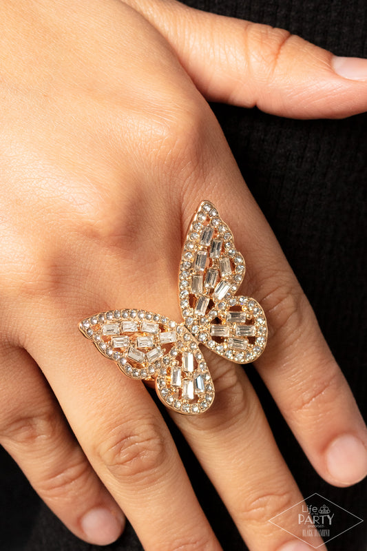 Paparazzi - Flauntable Flutter - Gold Rings  #R110