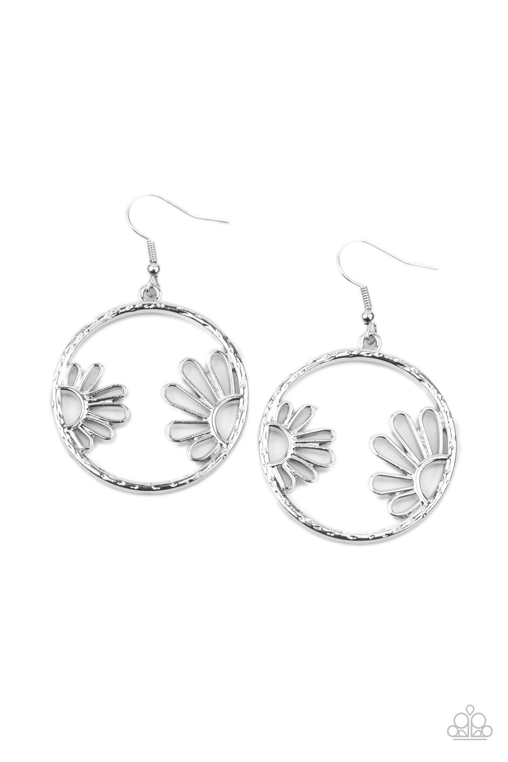 Paparazzi - Demurely Daisy - Silver Earring  #1704