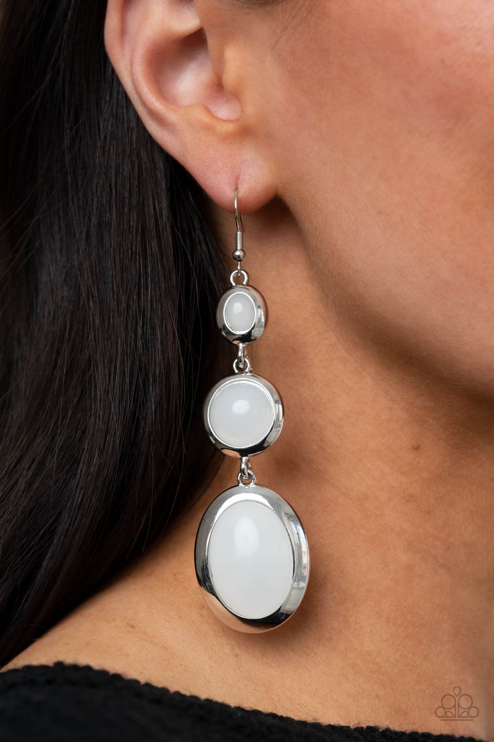 Paparazzi - Retro Reality - White Earrings #0874