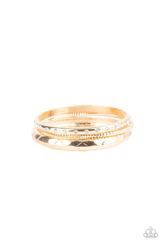 Paparazzi - Confidently Curvaceous - Gold Bracelets #0580