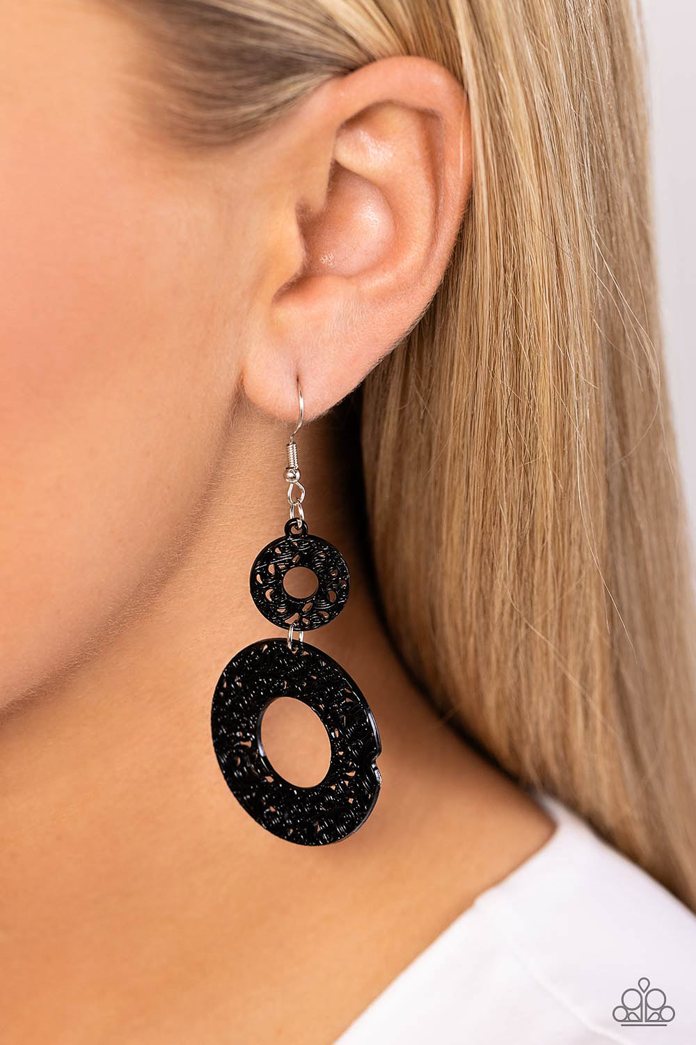 Paparazzi - Cabo Courtyard - Black Earrings #2234