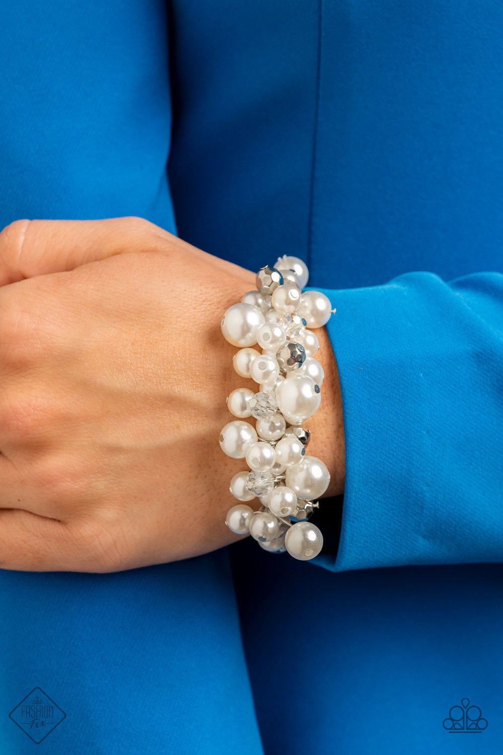 Paparazzi - Elegantly Exaggerated - White Bracelet #0980