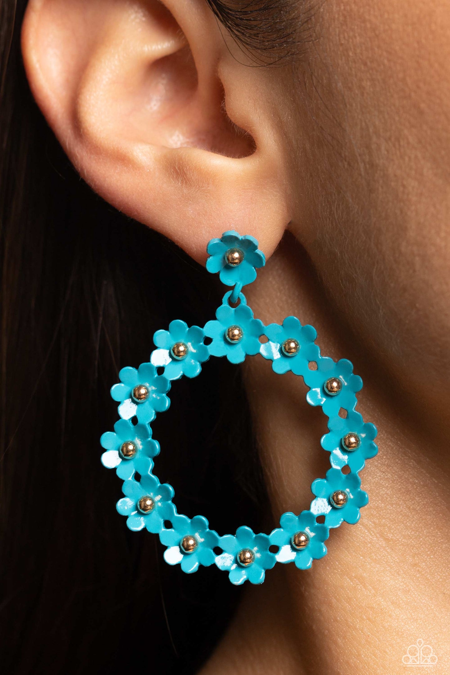 Paparazzi - Daisy Meadows - Blue Earrings #2040