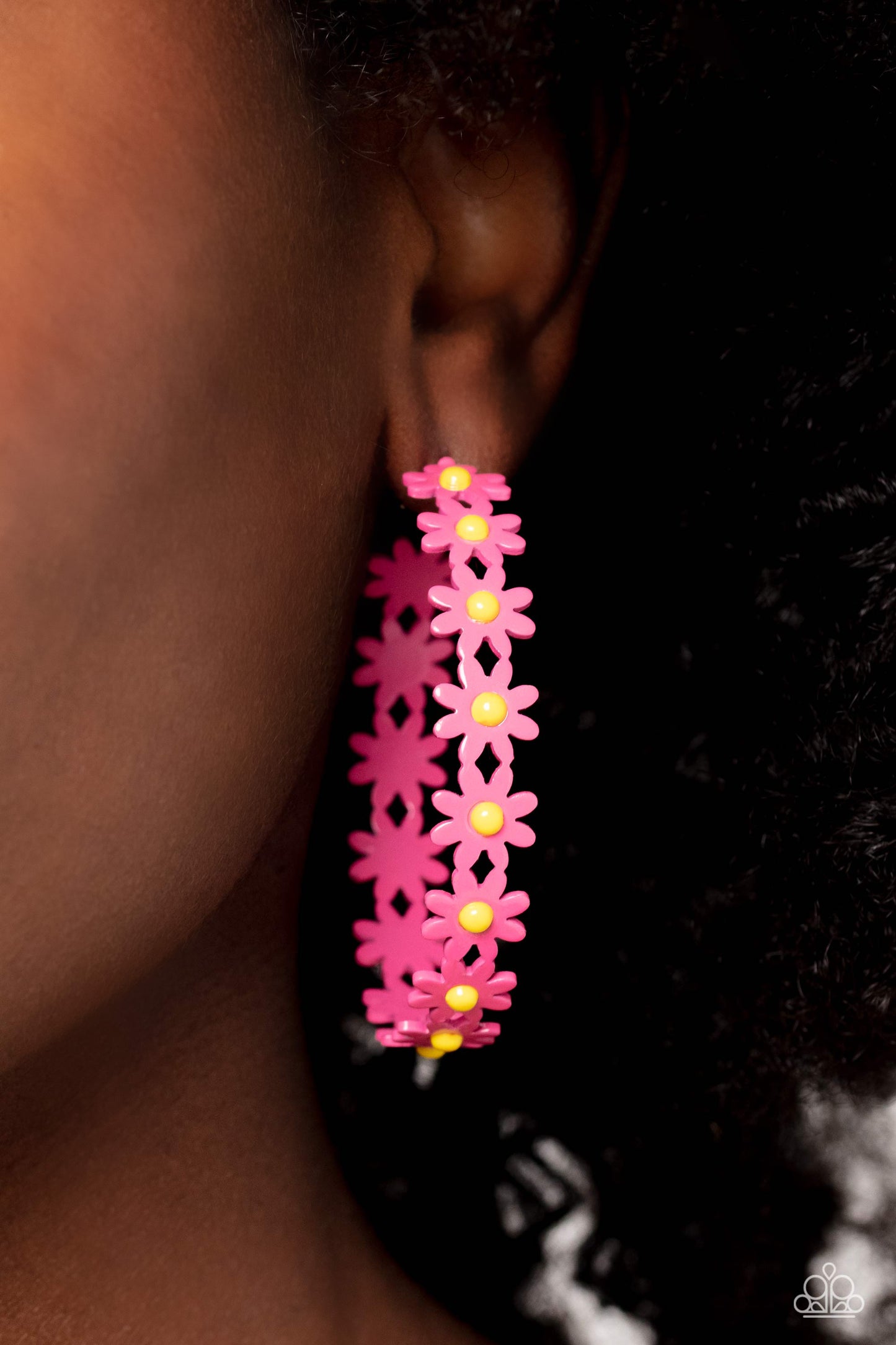 Paparazzi - Daisy Disposition - Pink Earrings #2058