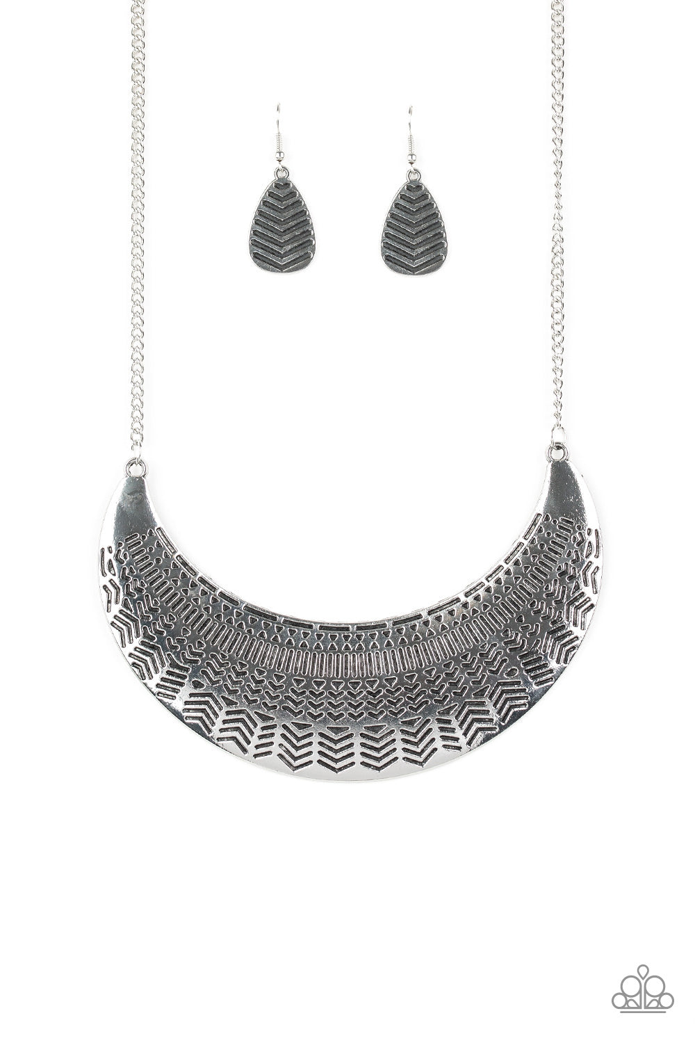 Paparazzi - Large As Life - Silver Necklaces #0443